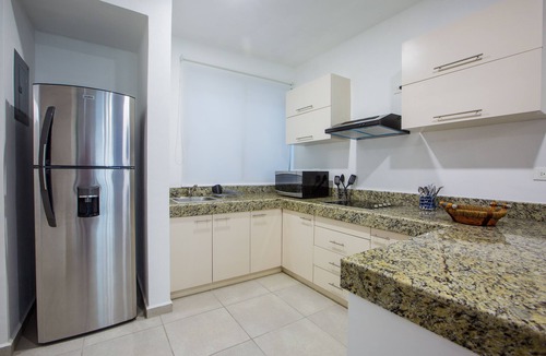 Downtown Apartment | Central & Brilliant 2BR Flat with Private Balcony | Sleep 6
