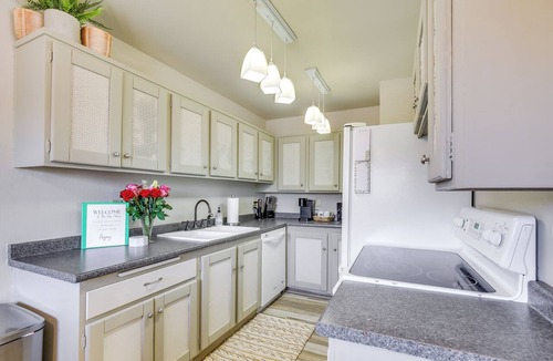Yuma Apartment | Centrally Located Yuma Retreat w/Fenced Patio