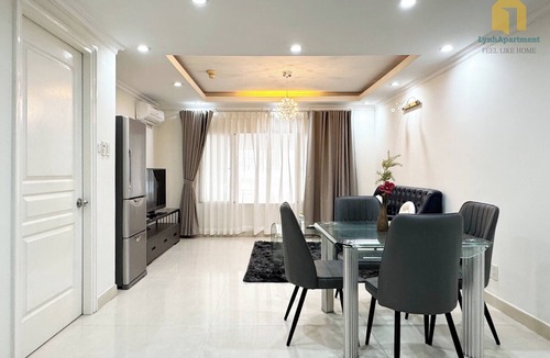 Tan Binh Apartment | Charming 1BR apartment Free Pool 10 minutes to Airport
