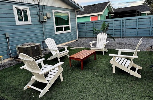 Edinburg Cottage | Charming 2-bedroom country house with, spectacular patio and pergola