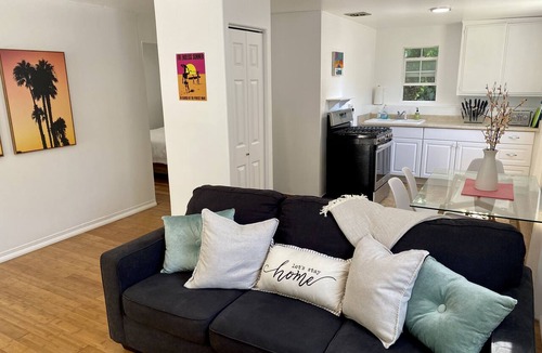 Ocean Park House | Charming 2 Bedroom Santa Monica Beach Cottage