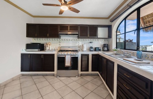 Emiliano Zapata Apartment | Charming 2BR w/AC, WiFi & Stunning City + Mountain Views in Romantic Zone