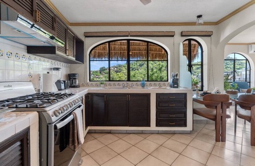 Emiliano Zapata Apartment | Charming 2BR w/AC, WiFi & Stunning City + Mountain Views in Romantic Zone