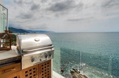 South Shore Hotel Area Condo | Charming 3-bedroom plus office condo in enchanting Puerto Vallarta with WiFi, AC