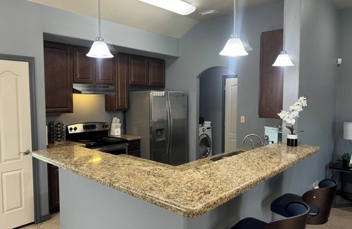 Brownsville House | Charming 3-Bedroom Retreat in Prime Neighborhood SPI/SPACE X