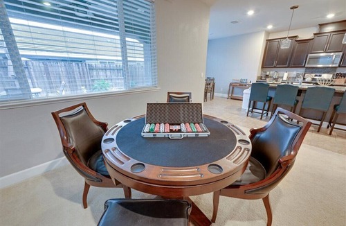 Lincoln House | Charming and spacious 3-bedroom 2-bath house with modern living amenities.