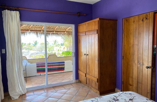 Vinorama House | Charming Beach Bungalow with Ocean View, Starlink and AC!