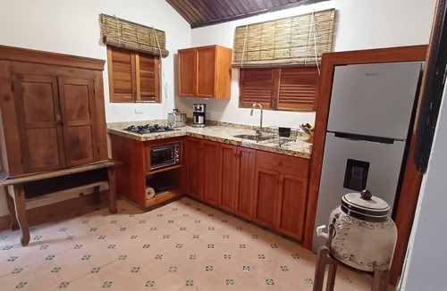 Playa Las Gatas House | Charming bungalow at gorgeous La Ropa Beach, Zihuatanejo