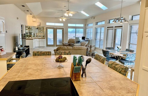 Mission House | Charming/Cozy/Relaxing 2/2 Home w/easy access to Expressway in Mission, Tx