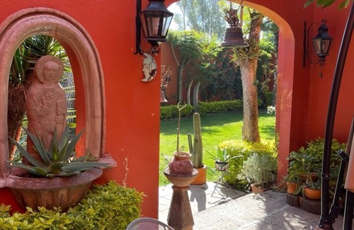 Galindo House | Charming Hacienda with Jacuzzi and Garden