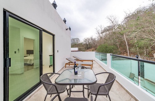 Crucecita Villa | Charming Home - Walking Distance to the Beach