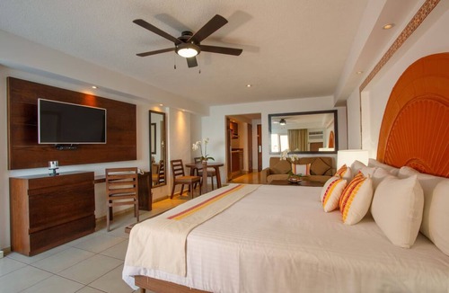 Amapas Hotel | Charming Room w/Stunning Balcony Views and Poolside Relaxation