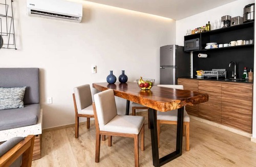 Centro Apartment | Charming Studio Steps to Beach · Kaab South Beach