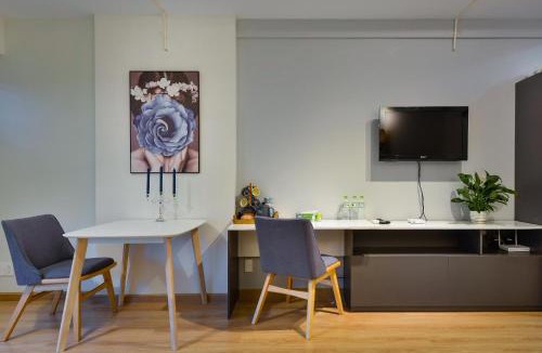 District 10 Apartment | CHARMINGTON LA POINTE