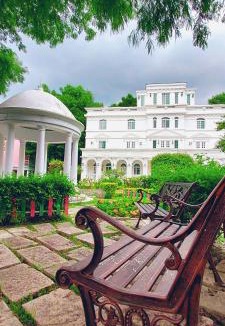 Puli House | Chateau de Olliere