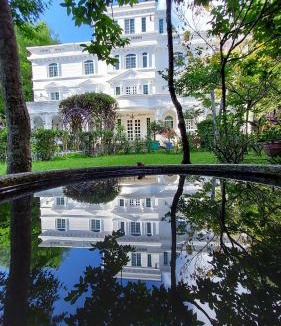 Puli House | Chateau de Olliere