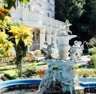 Puli House | Chateau de Olliere