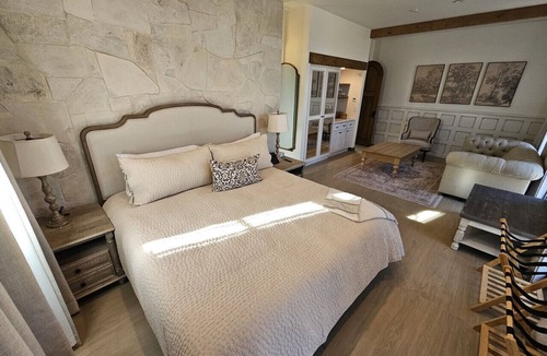 Valle de Guadalupe Bed & Breakfast | Chateau Del Valle | Scenic Premium Suite