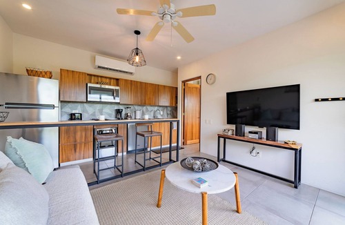 P Chahue Condo | Chic Central Living: 1BDR Condo in Prime Location