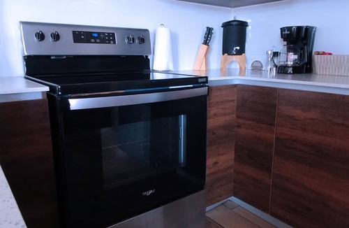 Zona 12 Apartment | CHIC & COMFORTABLE STAY – CLOSE TO AIRPORT