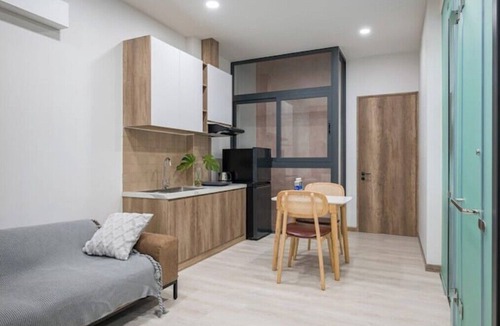 Tan Binh Apartment | Chic & Cozy 2BR Near Airport
