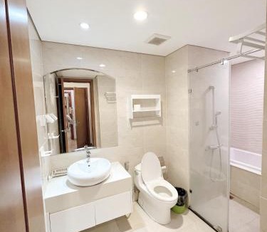 Hai Ba Trung Apartment | City Center 4BR Apartment