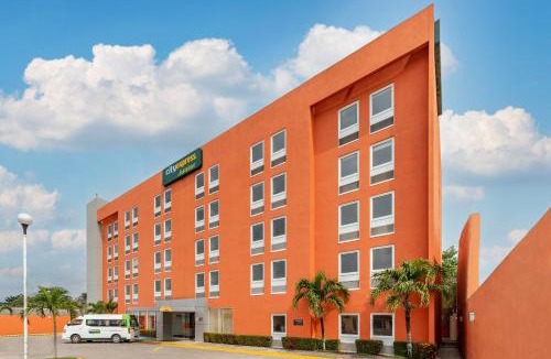 Veracruz Hotel | City Express Junior by Marriott Veracruz Aeropuerto