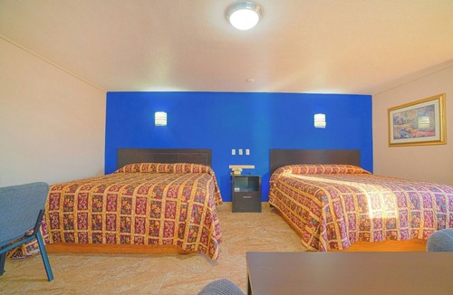 Weslaco Hotel | Clean King Room – Convenient Stay Near Mayor Pablo Peña Park & Attractions