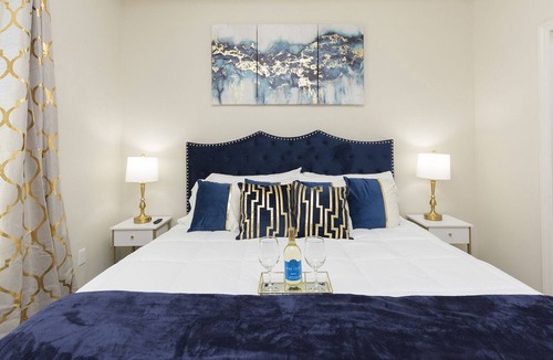 Edinburg House | Close to hospitals, universities, restaurants, shopping mall and more
