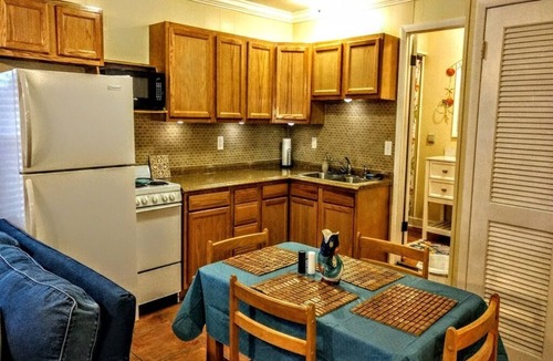 Country Club Estates Apartment | CoastalCreekfrontStudio! Pets ok, near everything you want to do in Coastal Ga!