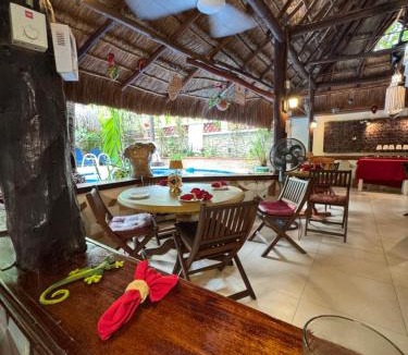 Villa Juarez Hotel | Cocos Cabañas Playa del Carmen Adults Only