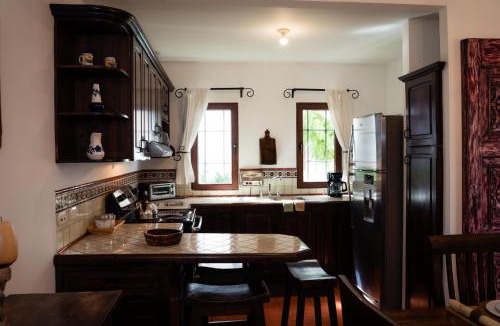 San Juan del Obispo Villa | Colonial house 3 bedroom 3 bathroom