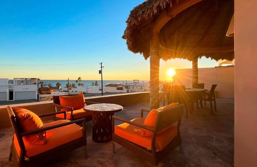 Las Conchas House | Colorful Oceanview Home with Pool Casa en el Cielo