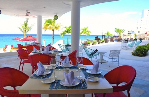 Zona Hotelera Norte House | Comfort and Convenience! Beach Access, Free Parking, Onsite Pool, Free Breakfast