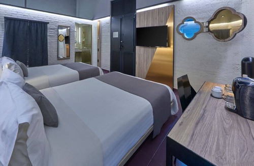Historic Center Hotel | Comfortable 2 Queen Bed Stay Near Zócalo & Mexico City Landmarks