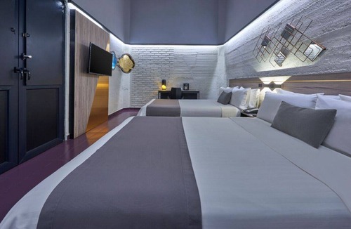 Historic Center Hotel | Comfortable 2 Queen Bed Stay Near Zócalo & Mexico City Landmarks