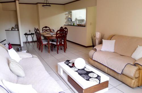 Zona 10 Apartment | Comfortable Apartment with Free Parking