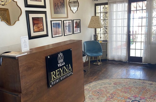Ciudad Juarez Hotel | Comfortable room in boutique Hotel Villa Reyna in historic house built in 1900!
