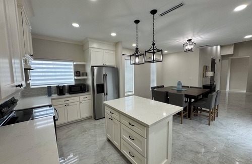 Brownsville House | Comfy home in olmito, close to hwy minutes from space x SPI