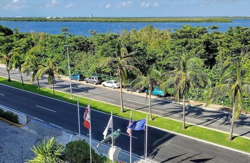 Punta Cancun Apartment | Complete Ocean front view Apartment + kitchen + bathroom 2 beds for 4 people