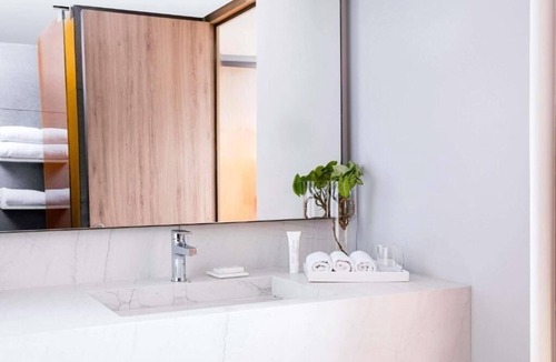 Hipodromo Hotel | Condesa Balcony Suite | Close to Parque México | Pets Are Allowed, Onsite Spa