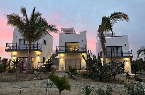 Cerritos Villa | Condo#2-5Min Walk to Beach/Surf-Sleeps2-KingSuite