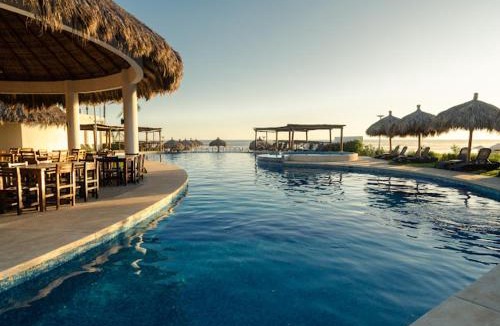 Boulevard Barra Vieja Apartment | Condominio en Acapulco con acceso a club de playa