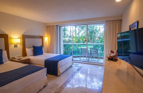 Cozumel Hotel | Cozumel Spacious Studio with Beach & Pools