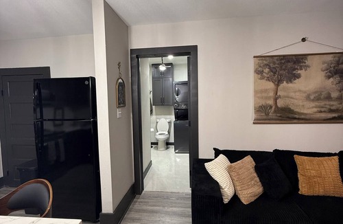 Brownsville Apartment | Cozy 1-bedroom apartment in beautiful Brownsville with AC