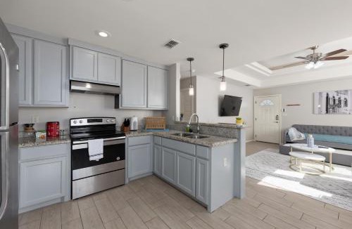 Edinburg Apartment | Cozy 3 Bed 2 Bath Apartment, Near Shopping Plazas, Expressway and Free Parking