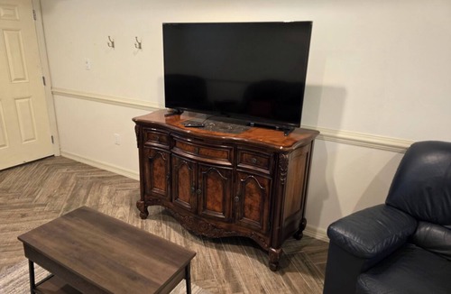 Mercedes Apartment | Cozy 3-bedroom condo with by the Mercedes Premium Outlets.