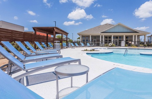 Edinburg Apartment | Cozy Apartment Pool Gym Gated Community