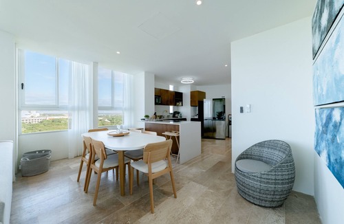 Miramar Apartment | Cozy beachfront apartment with ocean views, pool and balcony