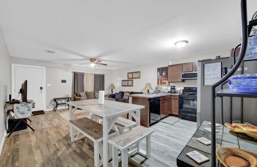 Mercedes House | Cozy Home Near Outlets SPI Beach SpaceX Sleeps 9 Game Room Truck Parking